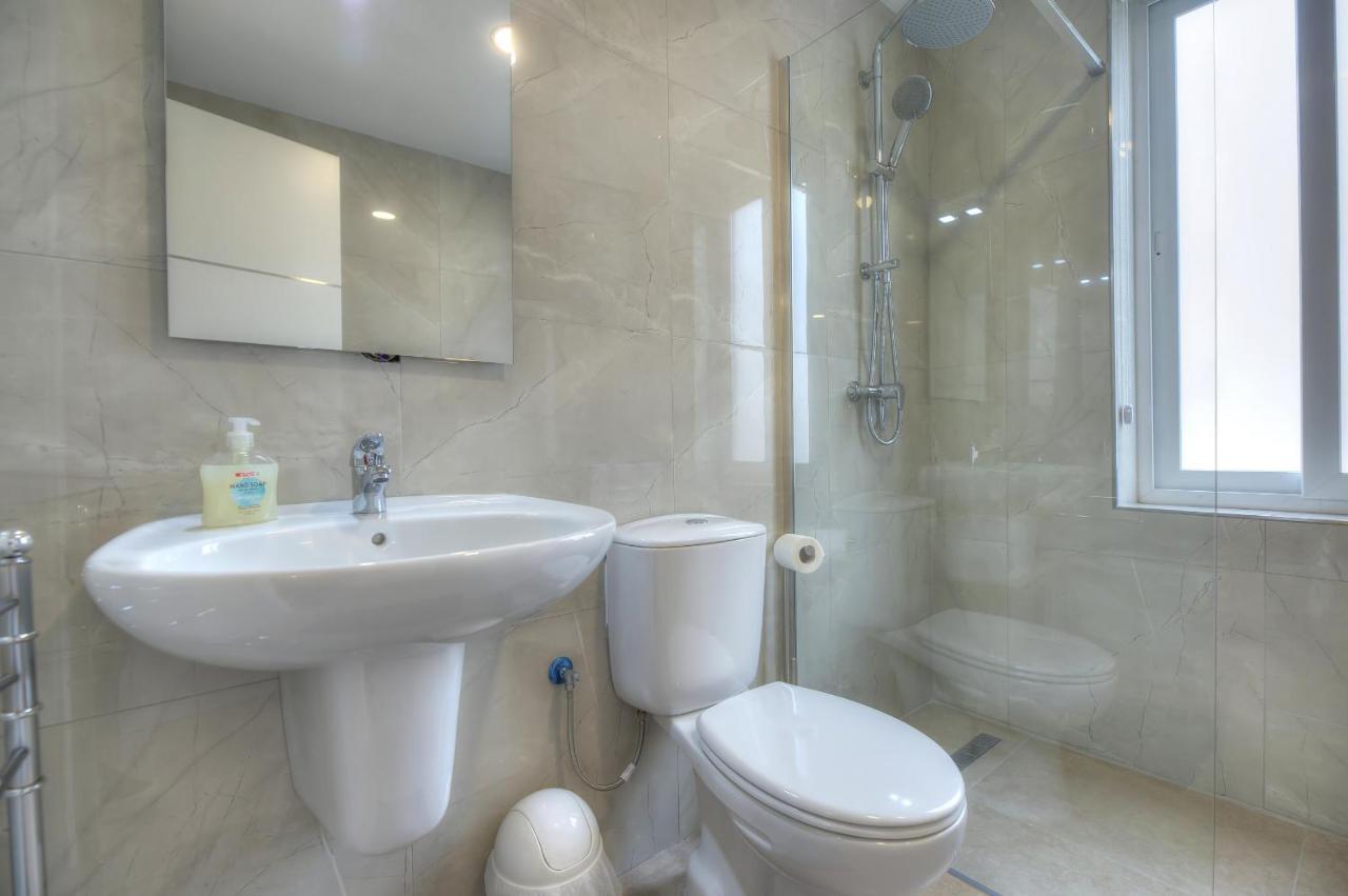 Spacious And Tastefully Furnished 2 Bedroom Apartment Ddif1-3 Gzira Dış mekan fotoğraf